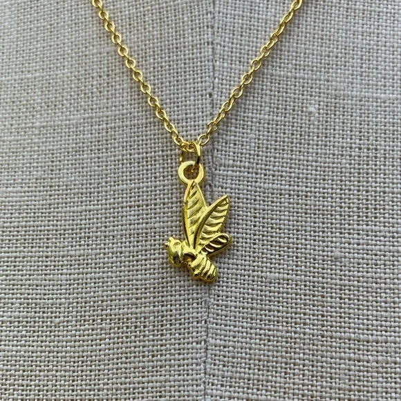 NWT Sterling Silver Plated Chain & Bee Alloy Metal Charm Necklace - Picture 9 of 10